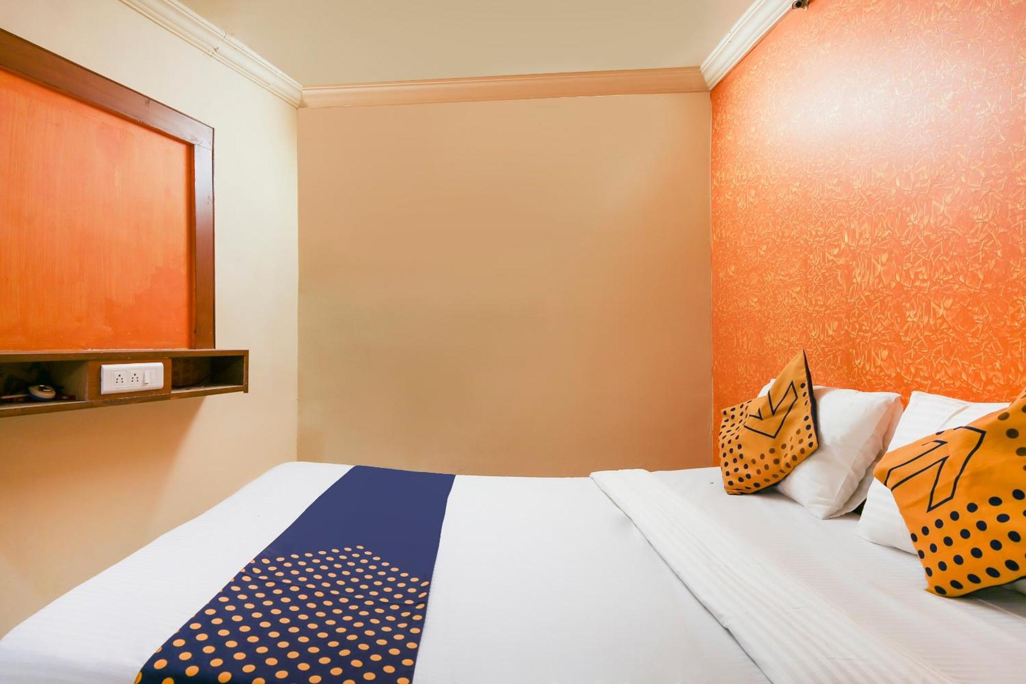 Hotel O Super Guest House Ахмедабад Екстериор снимка
