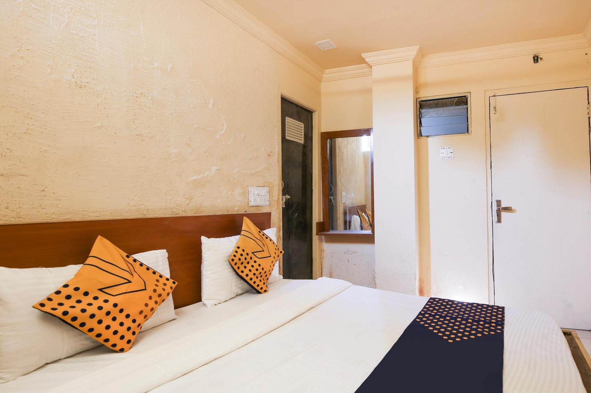 Hotel O Super Guest House Ахмедабад Екстериор снимка