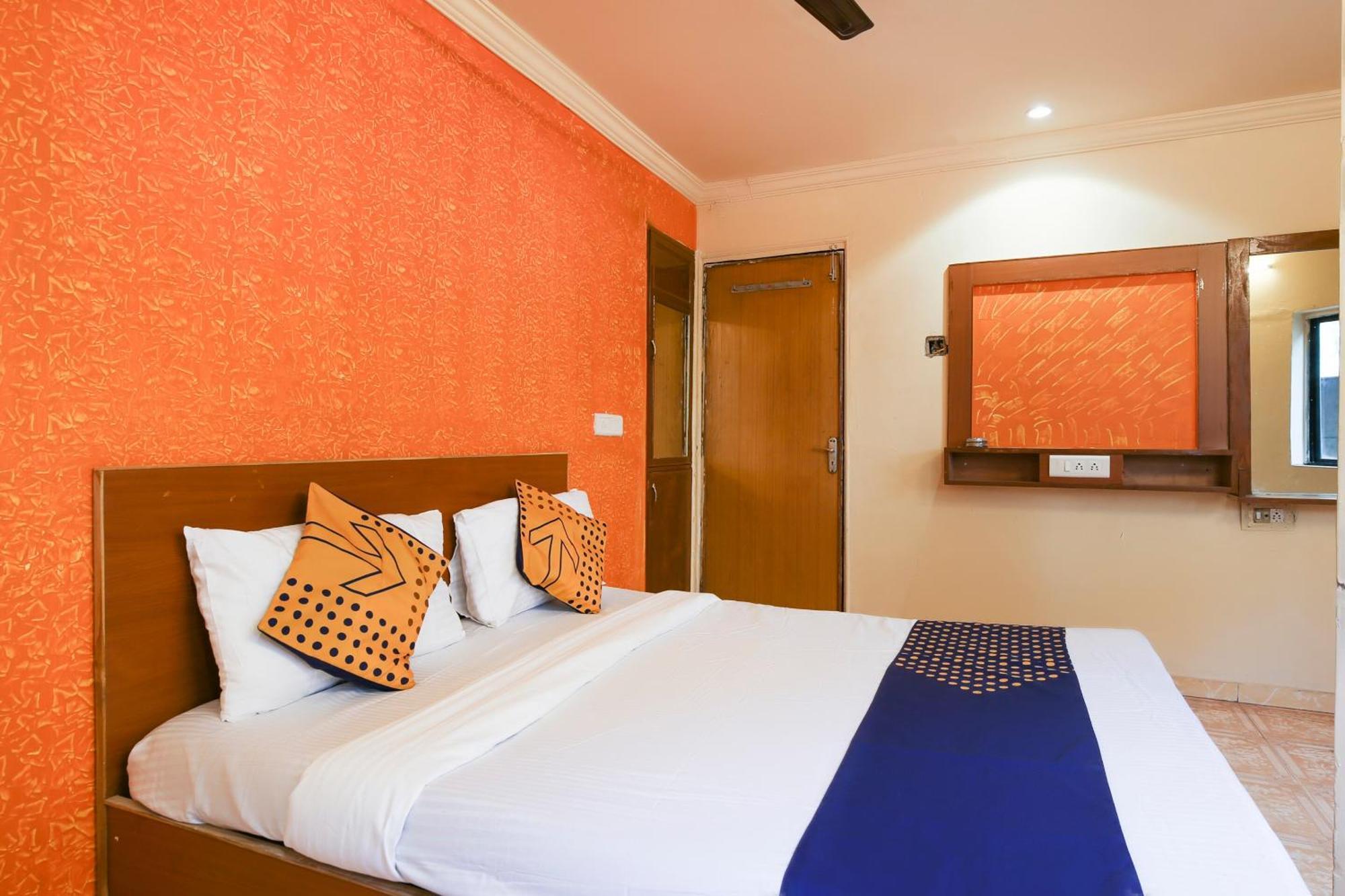 Hotel O Super Guest House Ахмедабад Екстериор снимка
