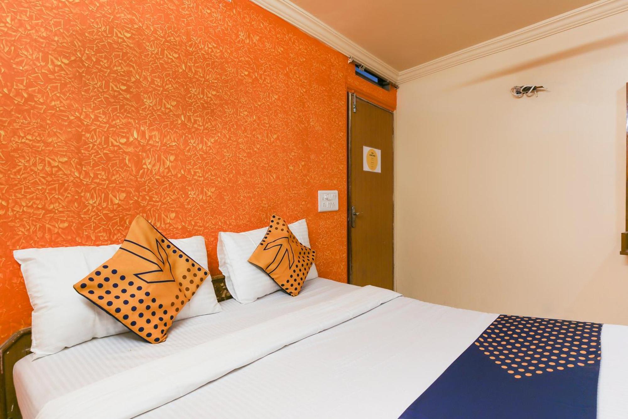 Hotel O Super Guest House Ахмедабад Екстериор снимка