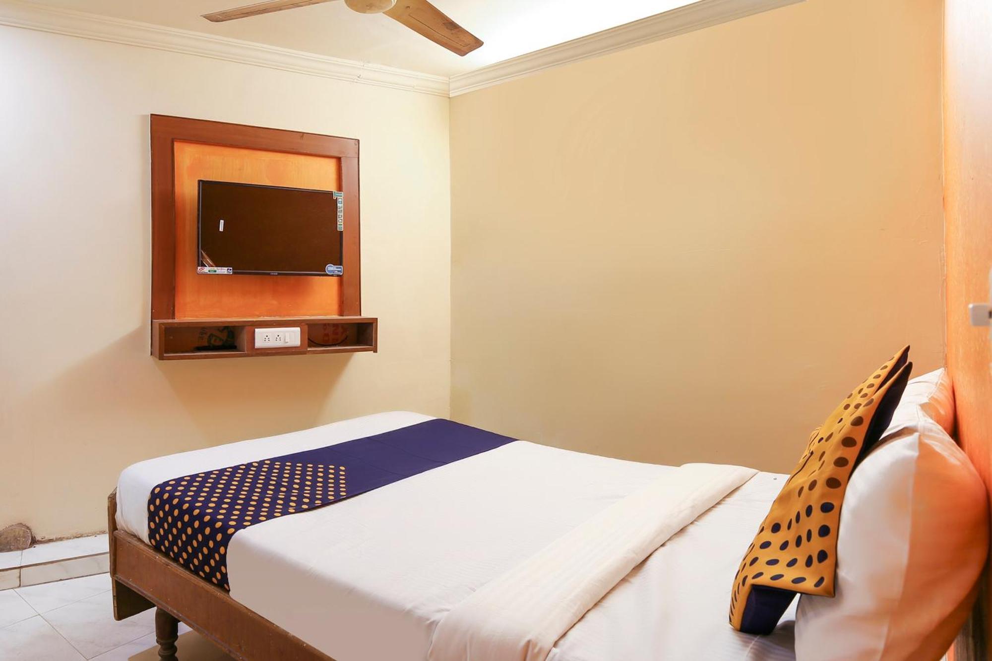 Hotel O Super Guest House Ахмедабад Екстериор снимка