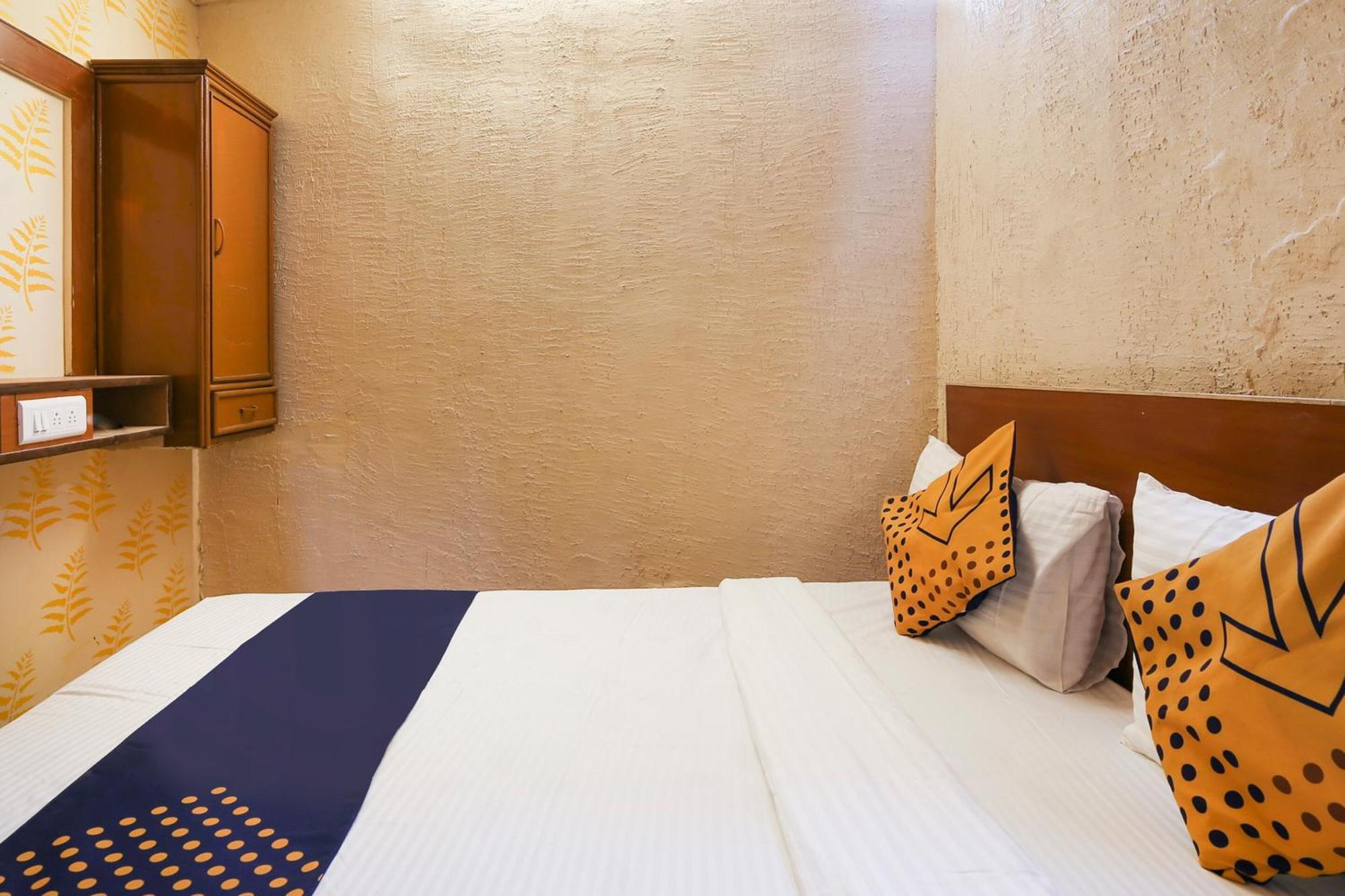Hotel O Super Guest House Ахмедабад Екстериор снимка