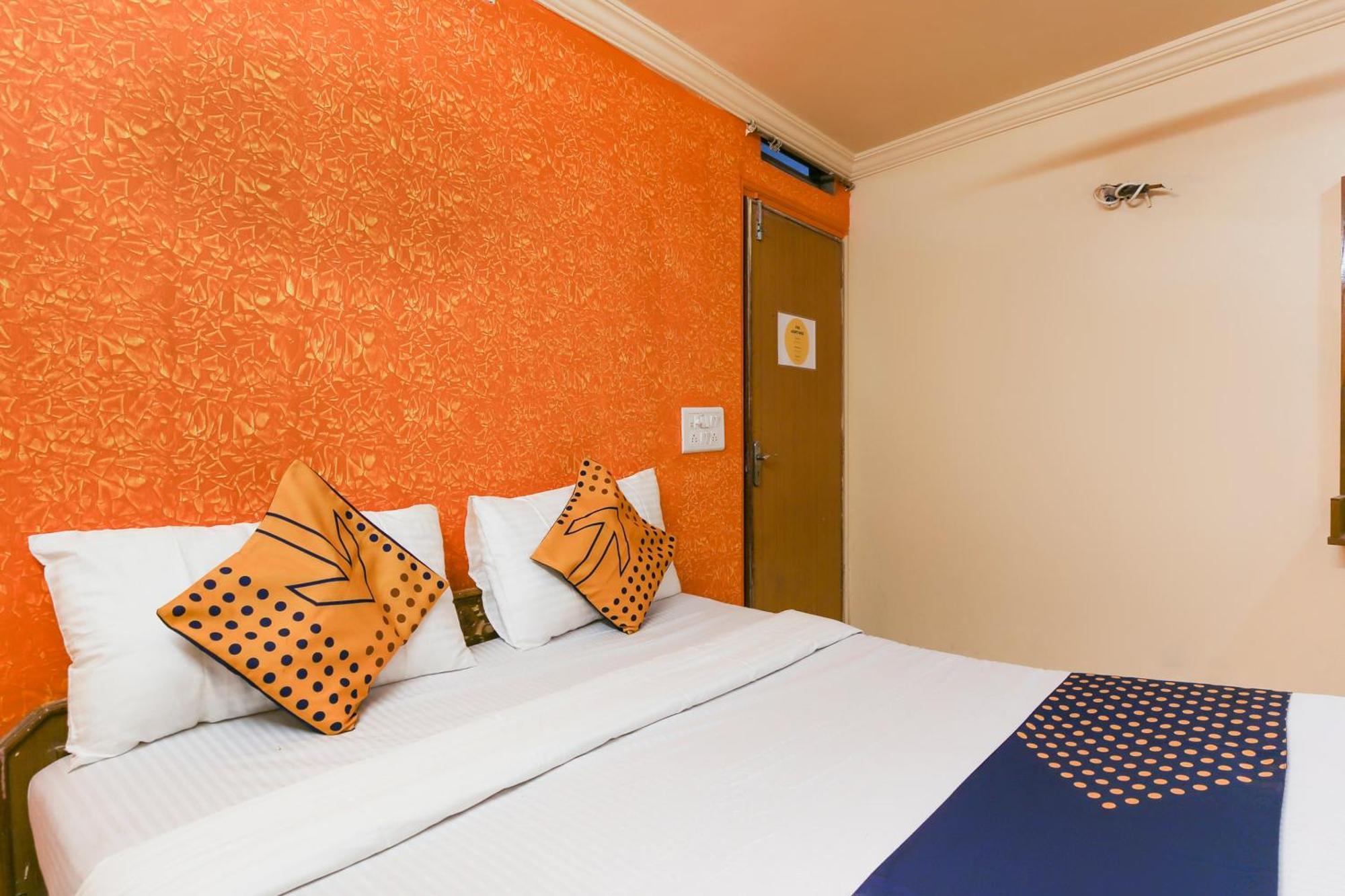 Hotel O Super Guest House Ахмедабад Екстериор снимка