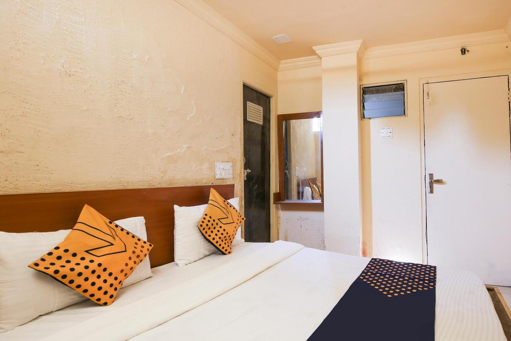 Hotel O Super Guest House Ахмедабад Екстериор снимка